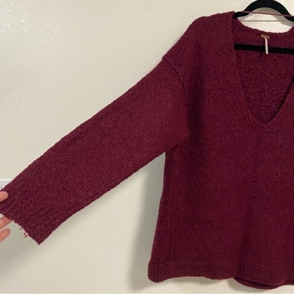 Free People Sweater Womens Size Large Maroon Lofty Oversize Sweater V Neck - Picture 11 of 12